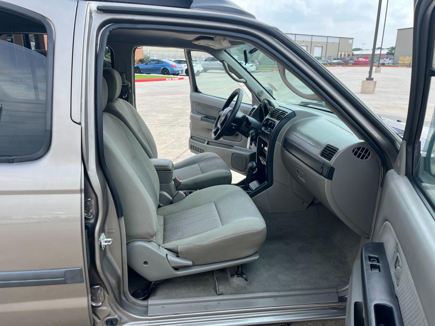 2004 GOLD /gray Nissan Xterra (5N1ED28T84C) , Automatic transmission, located at 14700 Tomball Parkway 249, Houston, TX, 77086, (281) 444-2200, 29.928619, -95.504074 - Photo#11